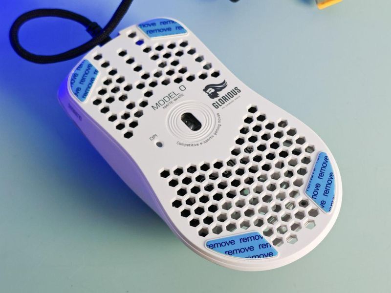 Игровая мышь Glorious Model O RGB White &ndash; плавное скольжение, оптимальный вес и точность движений на всех поверхностях Т36775 фото