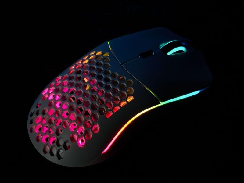 Игровая мышь Glorious Model O RGB White &ndash; плавное скольжение, оптимальный вес и точность движений на всех поверхностях Т36775 фото