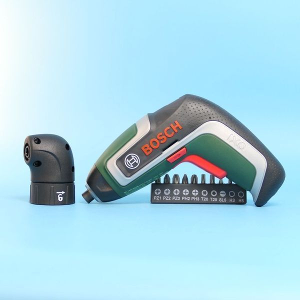Аккумуляторная отвертка Bosch IXO 7 Angle Set (06039E0003) с угловой насадкой и набором бит 555R 1111 фото
